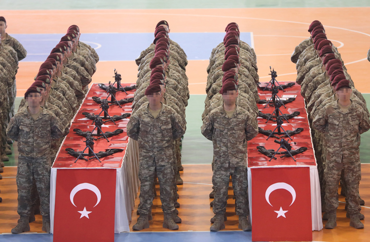 Yeni bordo bereliler yeminlerini etti