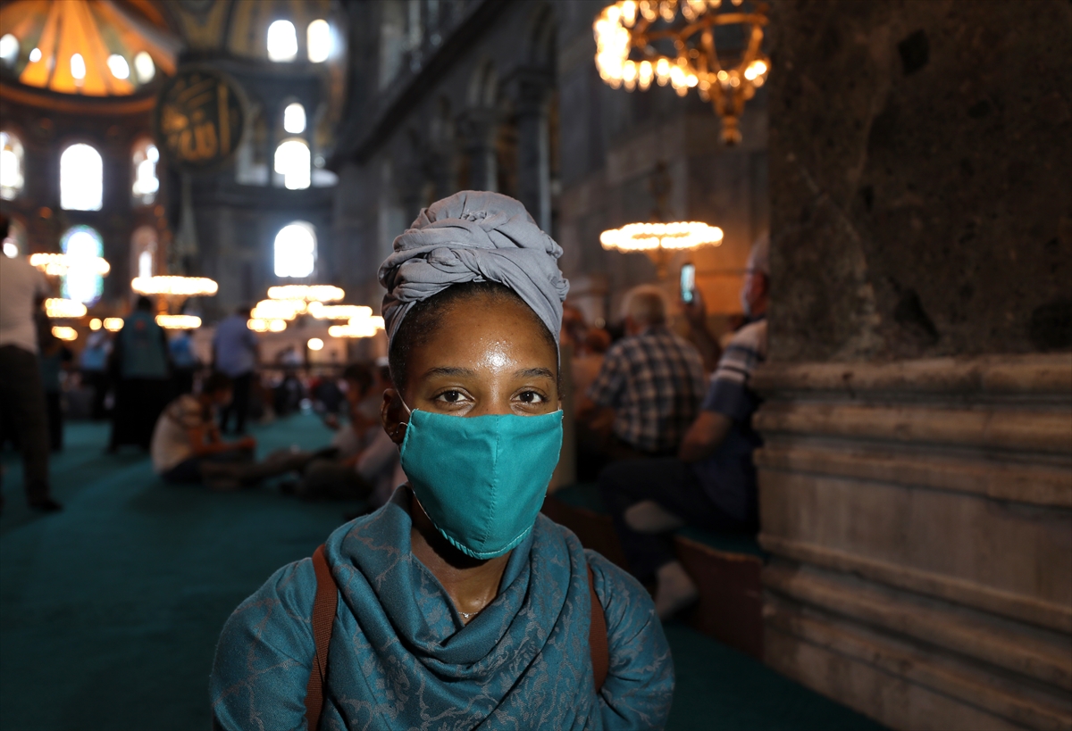 Ayasofya-i Kebir Cami-i Şerifi'nde ziyaretçi yoğunluğu sürüyor