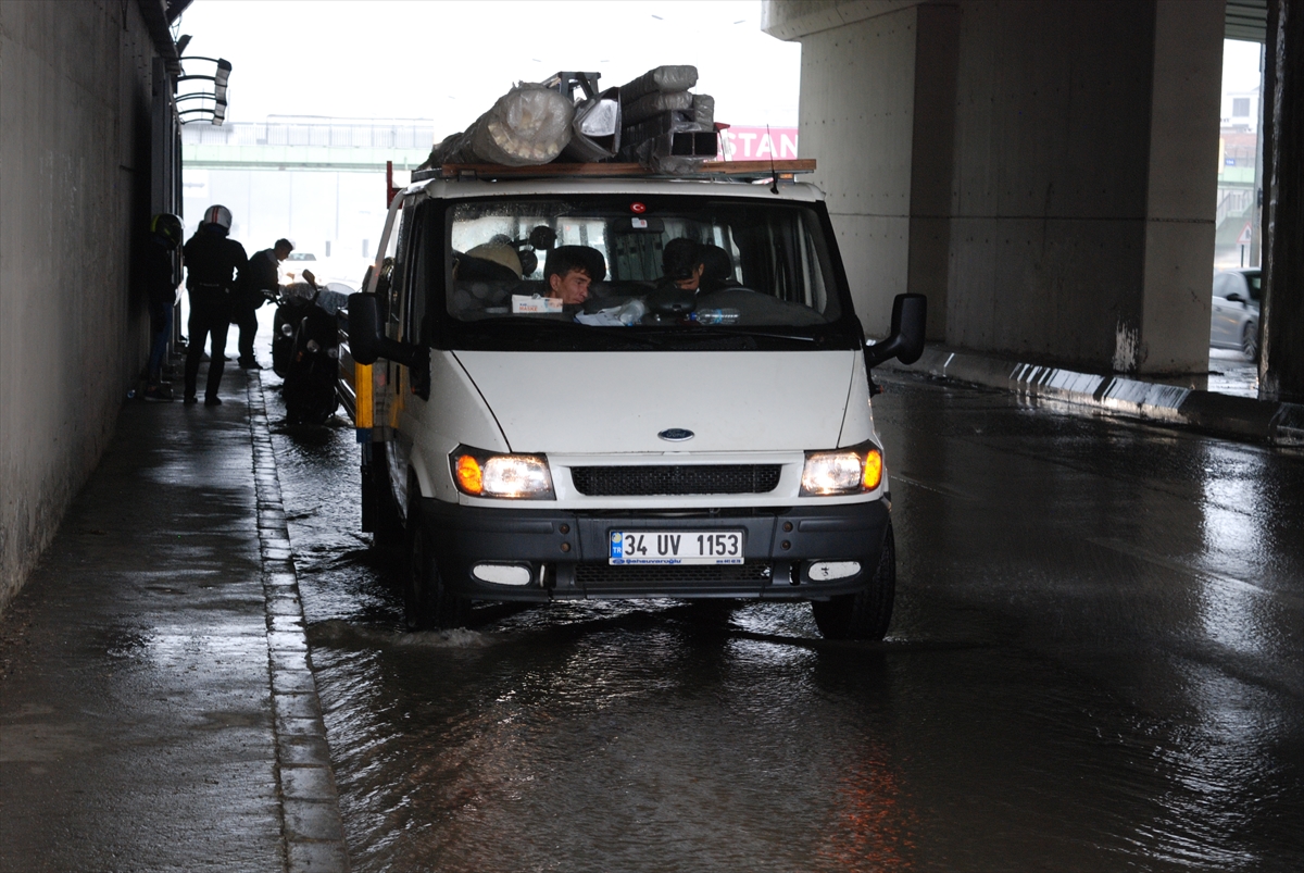 İstanbul'un bazı ilçelerinde yağış etkili oluyor