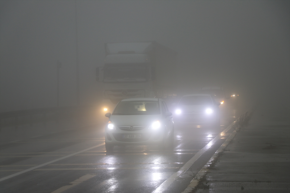Bolu Dağı'nda yağış ve sis etkili oldu