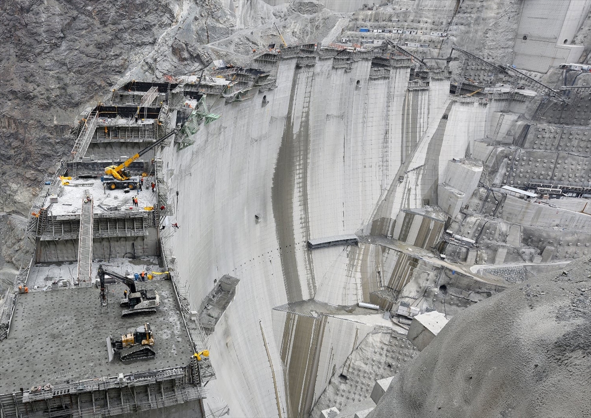 Yusufeli Barajı'nda sona doğru! 244 metre gövde yüksekliğine ulaşıldı