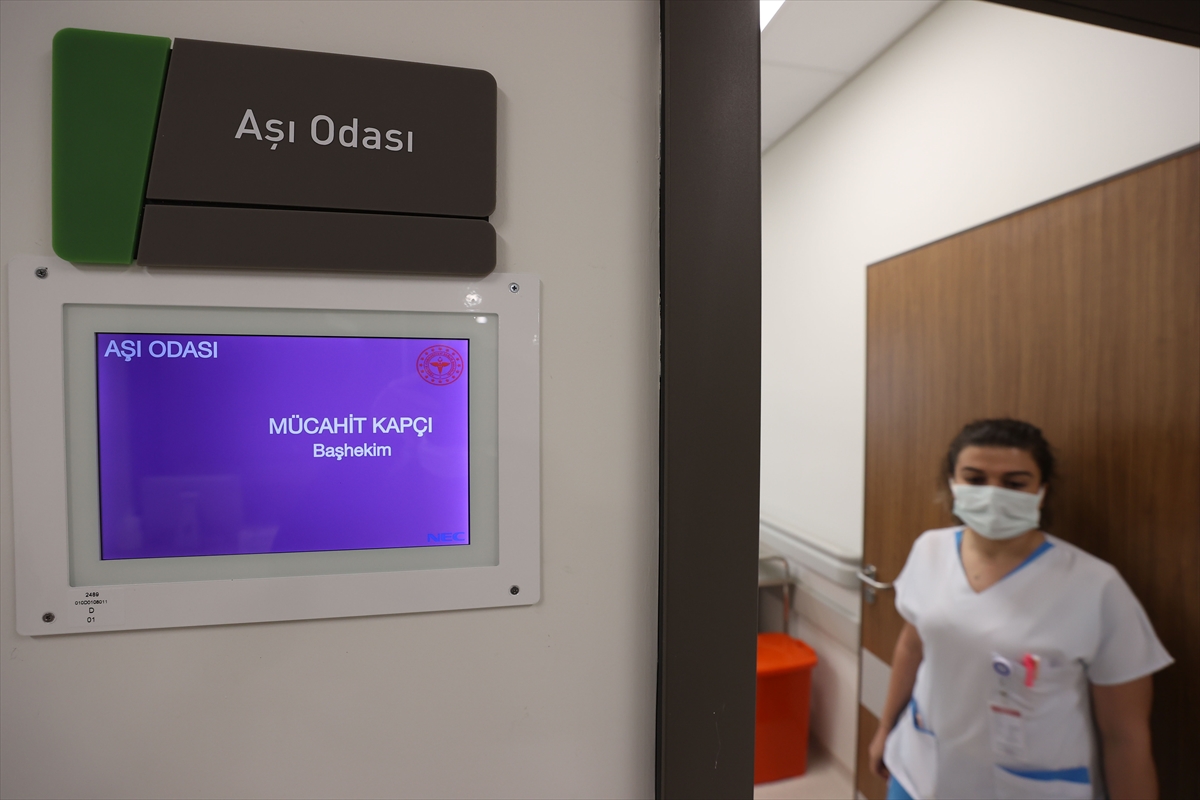 İstanbul'da Covid-19 aşı odaları için hazırlıklar tamamlandı