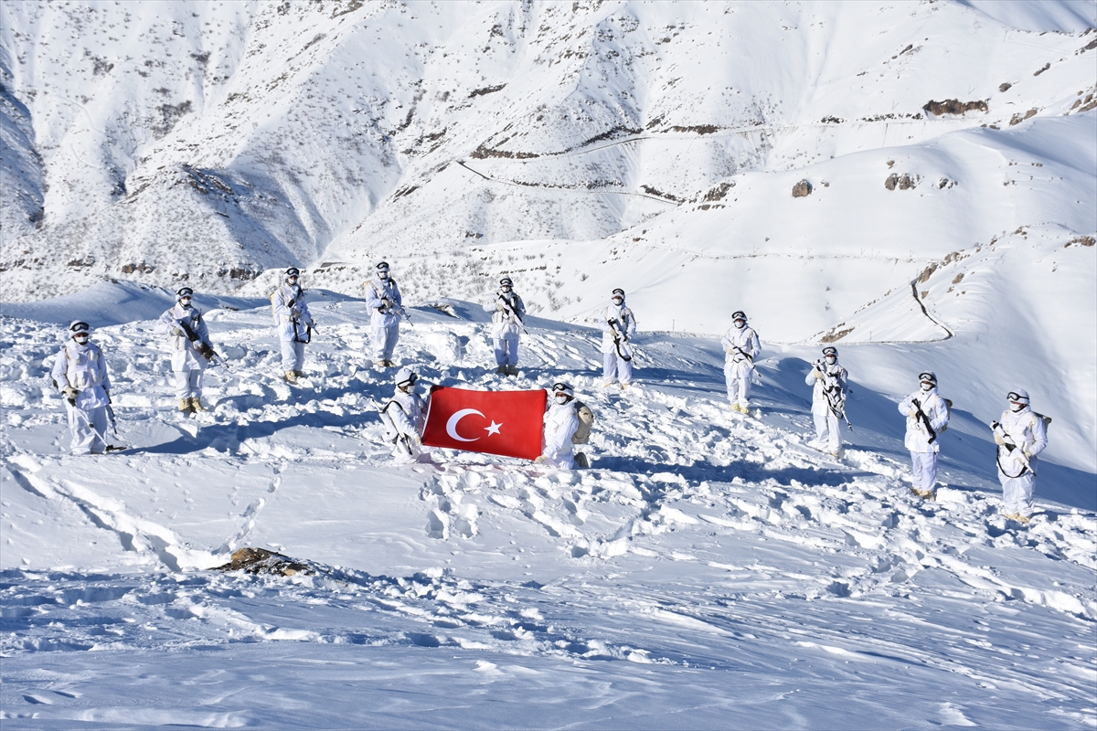 Zeliha ninenin ördüğü yün çoraplar Mehmetçiği duygulandırdı Zeliha ninenin ördüğü yün çoraplar Mehmetçiği duygulandırdı