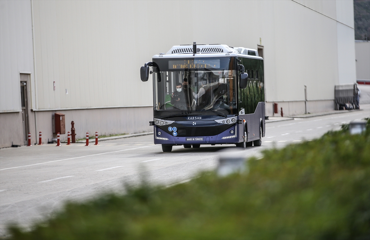 Cumhurbaşkanı Erdoğan'ın test ettiği elektrikli sürücüsüz otobüs, Bursa'da tanıtıldı