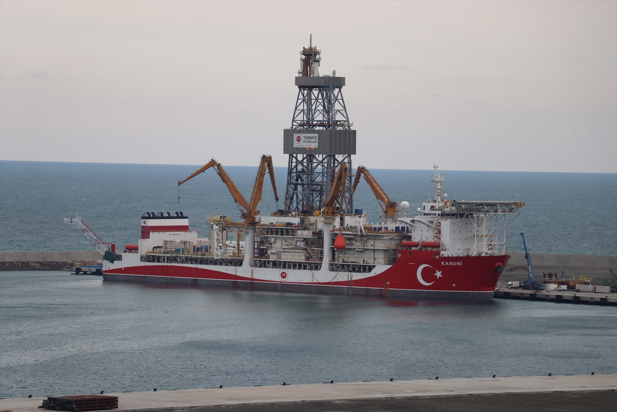 Fatih ve Kanuni gemileri, yeni sondaj için hazırlıklarını sürdürüyor