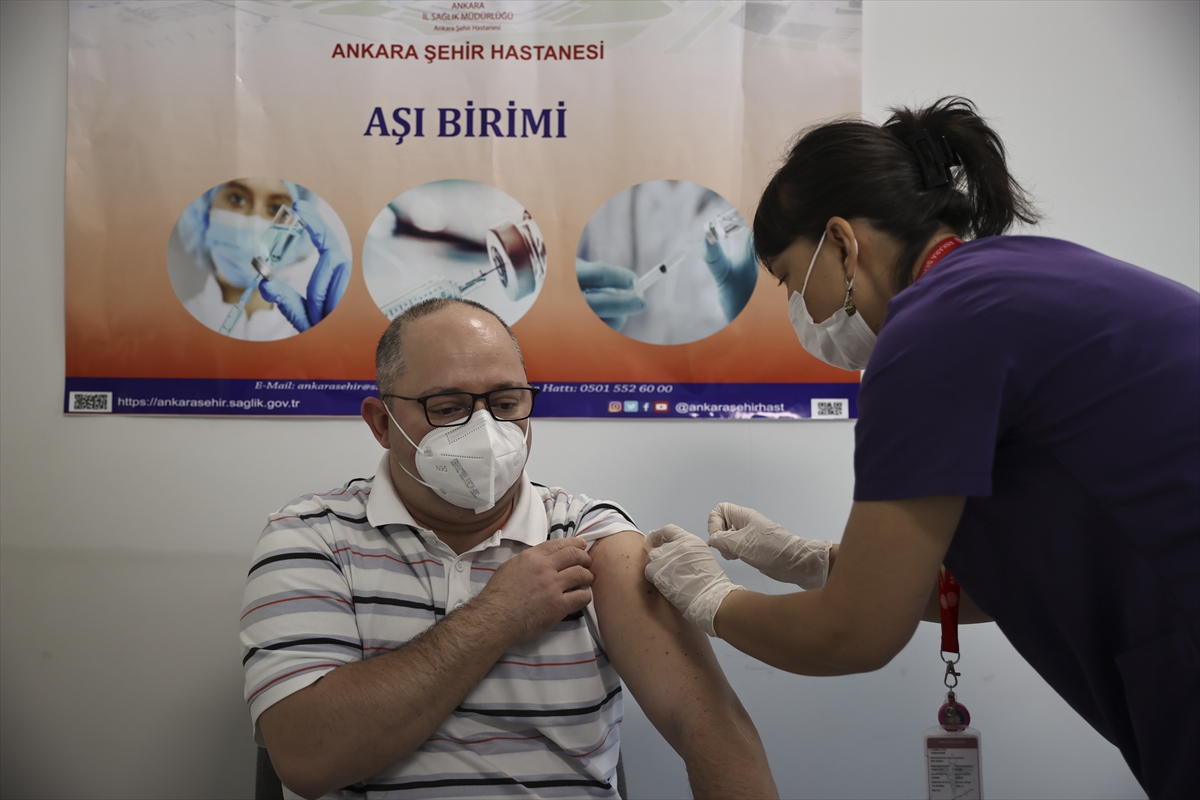 Yurt genelinde 50 yaş ve üzerindekilerin aşılanmasına başlandı