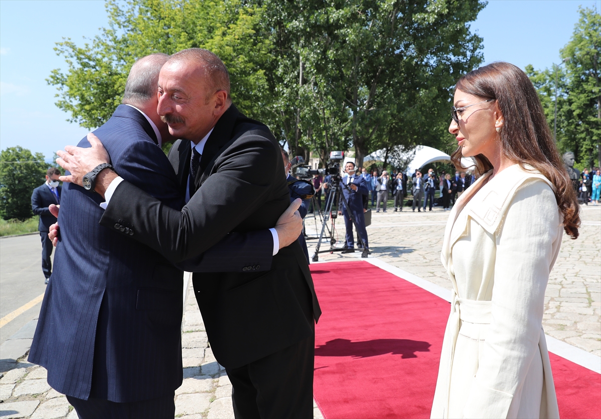 Erdoğan ile Aliyev, Şuşa Beyannamesi'ni imzaladı Erdoğan ile Aliyev, Şuşa Beyannamesi'ni imzaladı