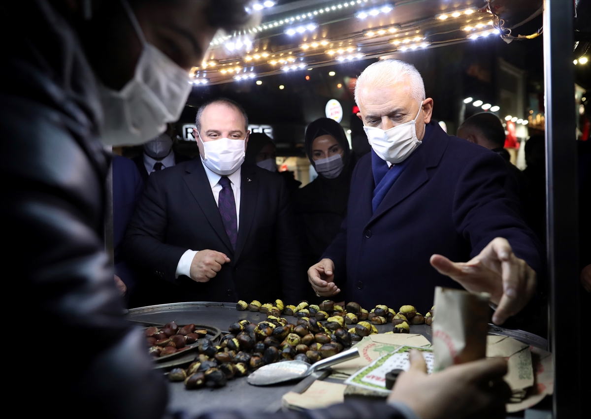 Binali Yıldırım ve Mustafa Varank, İstiklal Caddesi'nde gezdi Binali Yıldırım ve Mustafa Varank, İstiklal Caddesi'nde gezdi