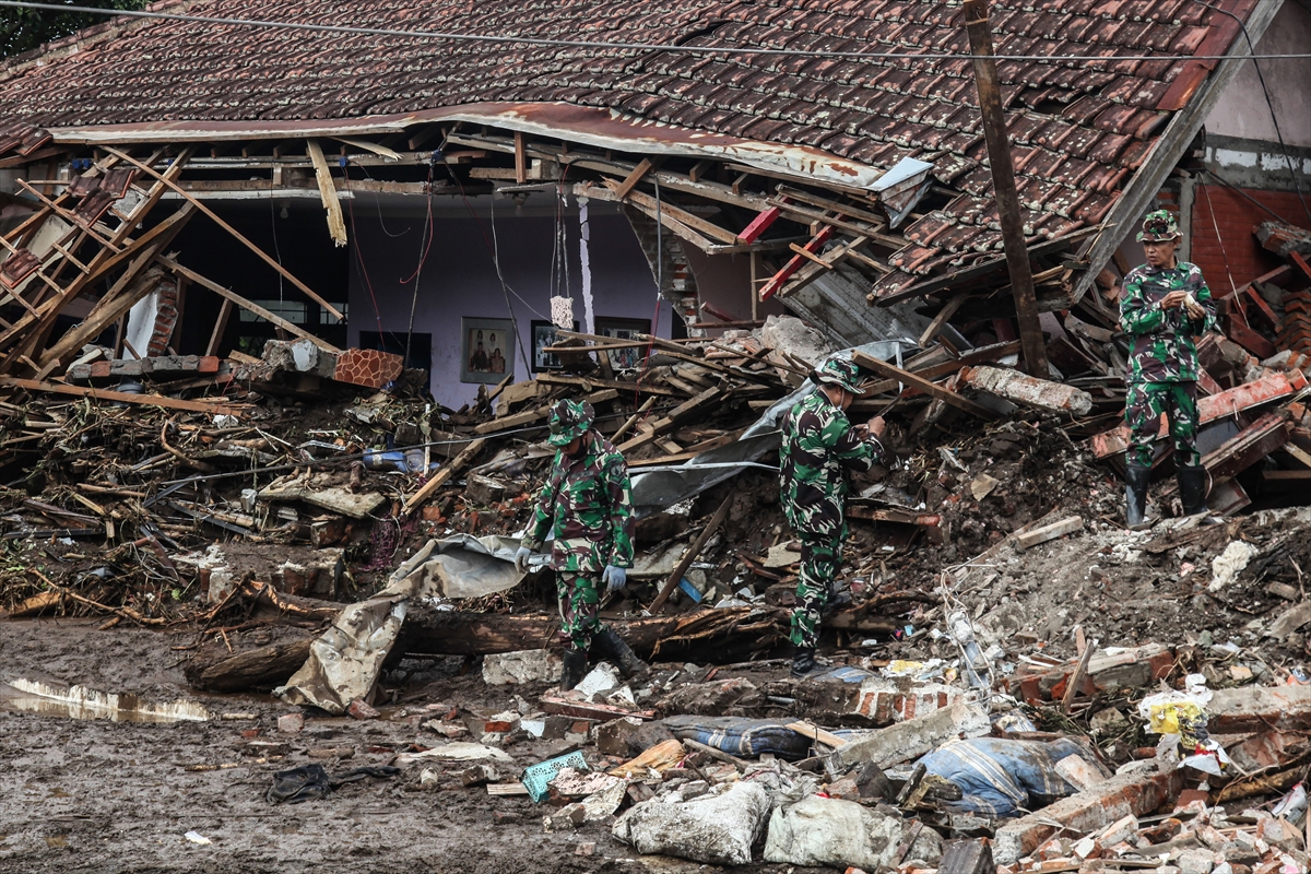 Endonezya’nın Cava Adası’ndaki selde 5 kişi öldü, 4 kişi kayboldu