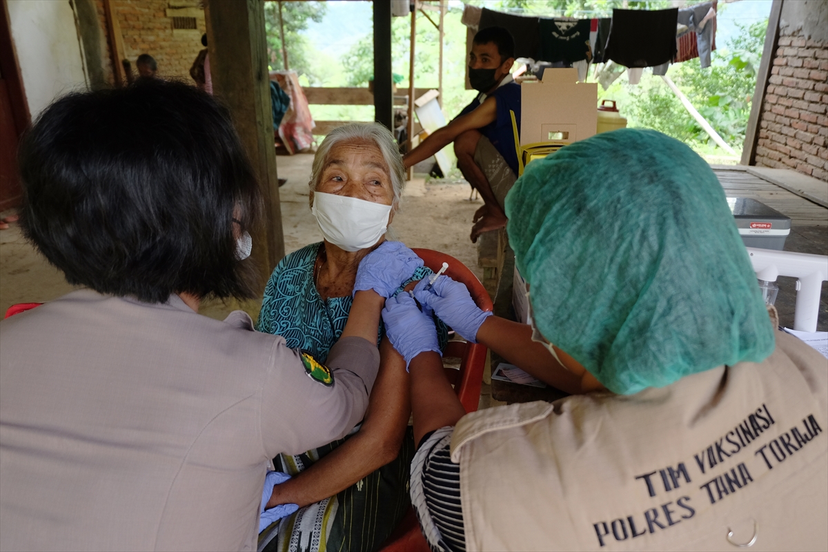 Endonezya'da mobil Kovid-19 aşılaması başladı