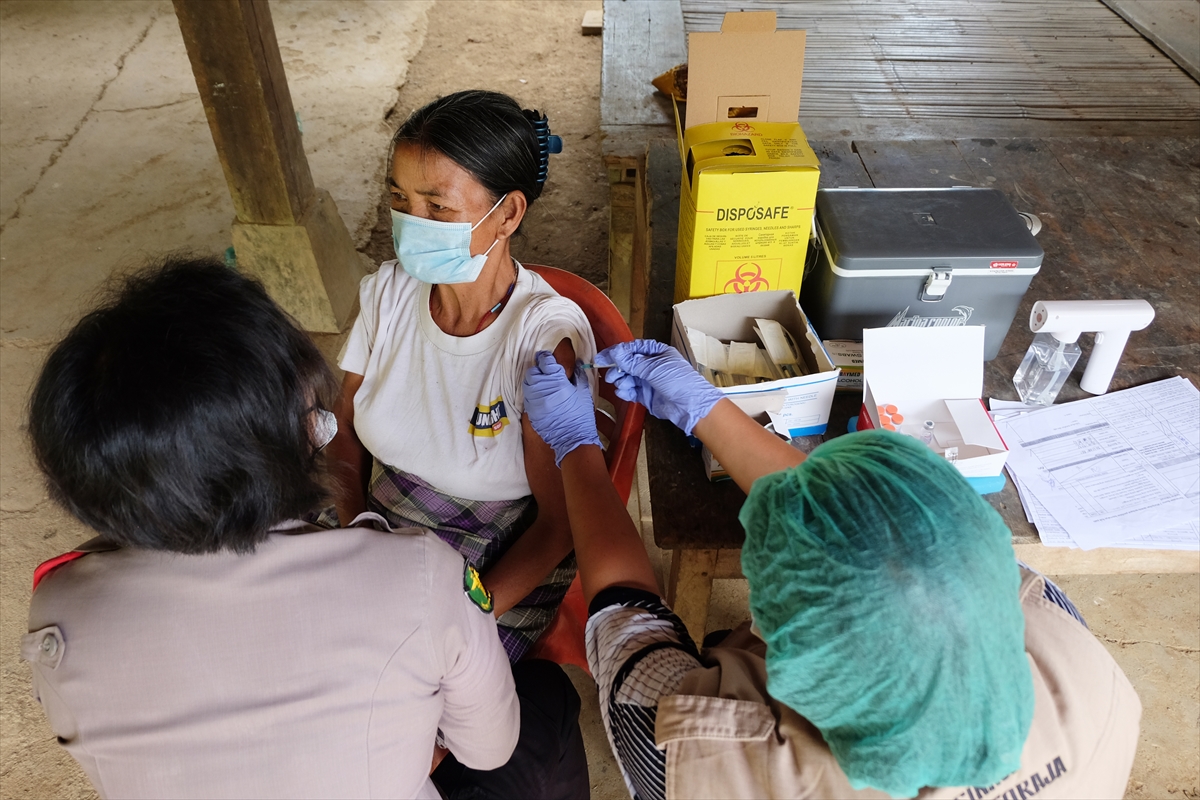 Endonezya'da mobil Kovid-19 aşılaması başladı