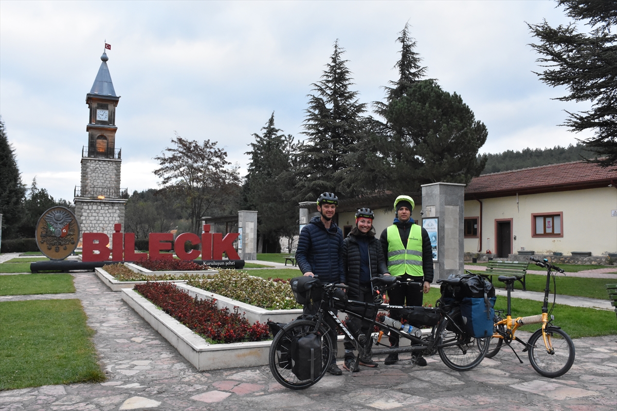 Bisiklet turuna çıkan Fransız çift, Türkiye'de 10 bin kilometre pedal çevirdi Bisiklet turuna çıkan Fransız çift, Türkiye'de 10 bin kilometre pedal çevirdi