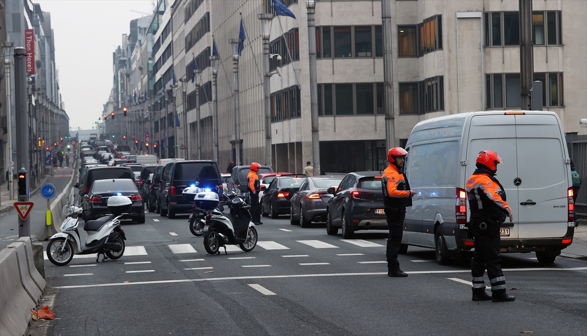Uber sürücülerinden Brüksel'de protesto Uber sürücülerinden Brüksel'de protesto