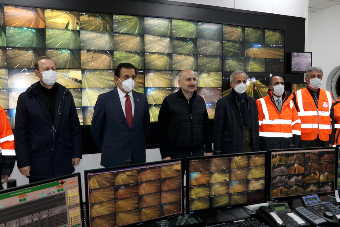 Bakan Karaismailoğlu: Mart ve ekim ayları arasında yaklaşık 7 milyar dolarlık yatırım yaptık