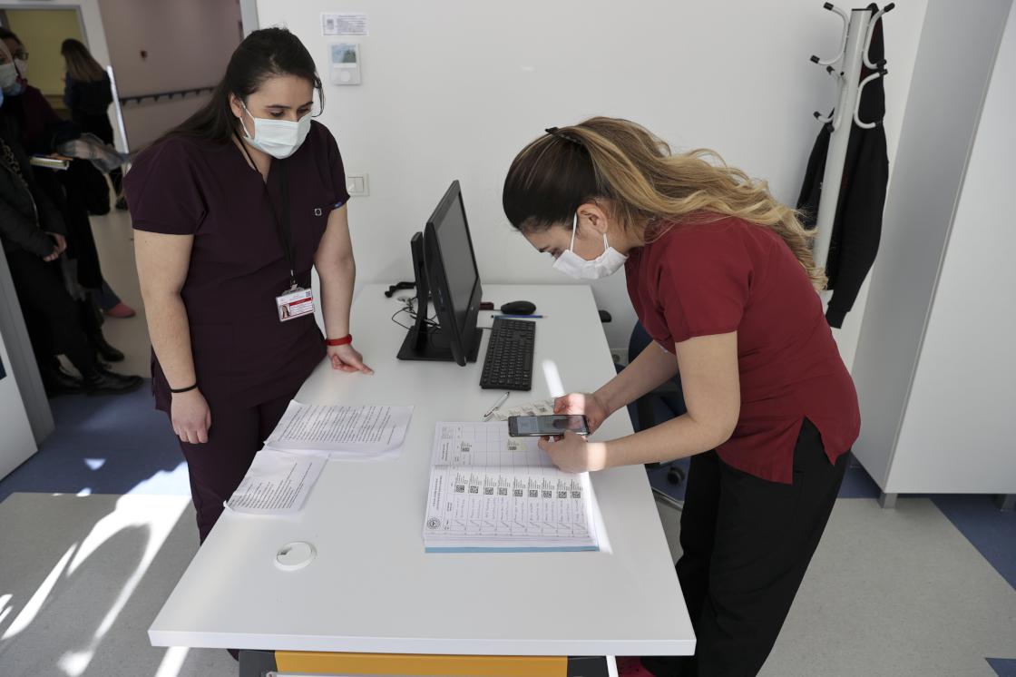 Sağlık çalışanlarına yönelik ilk doz aşılamada sona gelindi Sağlık çalışanlarına yönelik ilk doz aşılamada sona gelindi