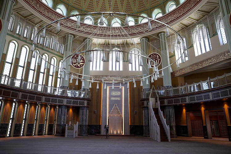 Taksim Camii ibadete açıldı Taksim Camii ibadete açıldı
