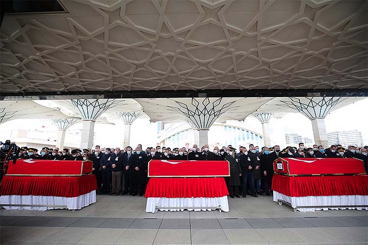 Pençe Kartal-2 Harekatında şehit olan askerler son yolculuklarına uğurlandı Pençe Kartal-2 Harekatında şehit olan askerler son yolculuklarına uğurlandı