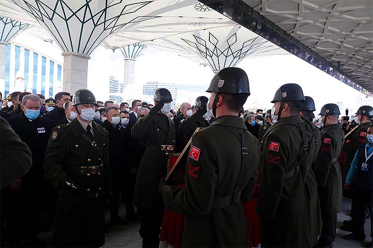 Pençe Kartal-2 Harekatında şehit olan askerler son yolculuklarına uğurlandı Pençe Kartal-2 Harekatında şehit olan askerler son yolculuklarına uğurlandı