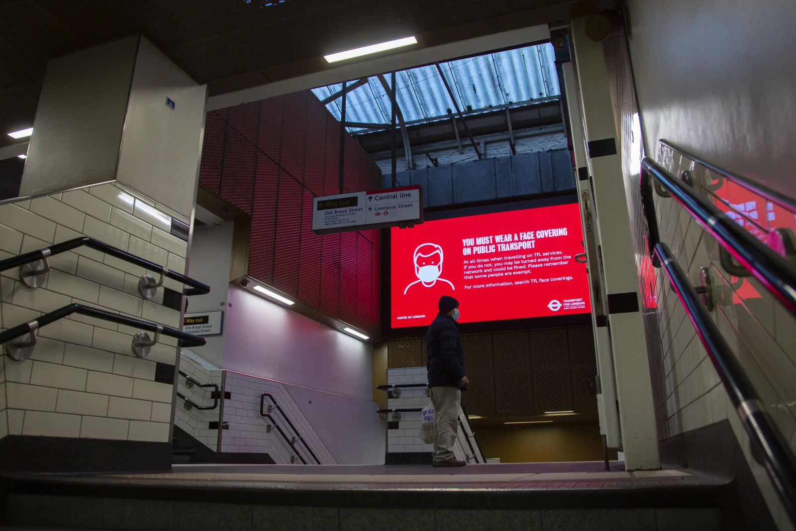 İngiltere'de Covid-19 kısıtlamaları gelecek hafta kaldırılıyor