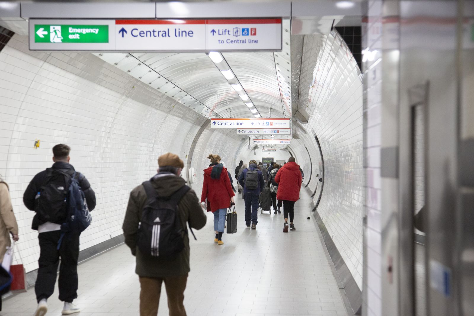 İngiltere'de Covid-19 kısıtlamaları gelecek hafta kaldırılıyor