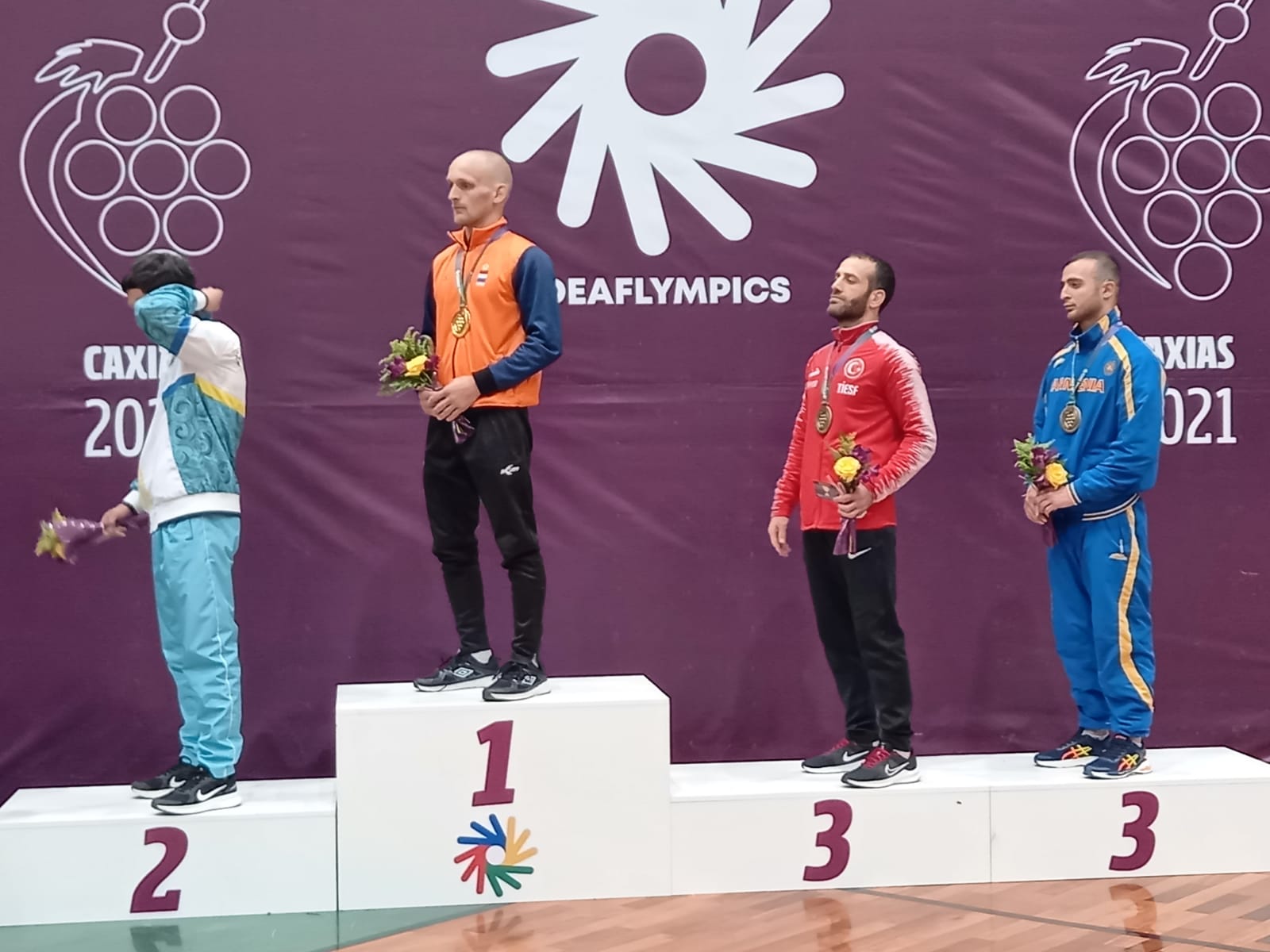 İşitme engelli milli karateciler Olimpiyatlar'da 2 gümüş, 3 bronz madalya kazandı