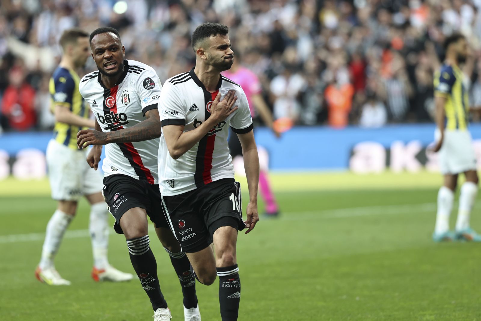 Beşiktaş - Fenerbahçe: 1-1 (ÖZET) Kartal'lar yenişemedi, derbide beraberlik