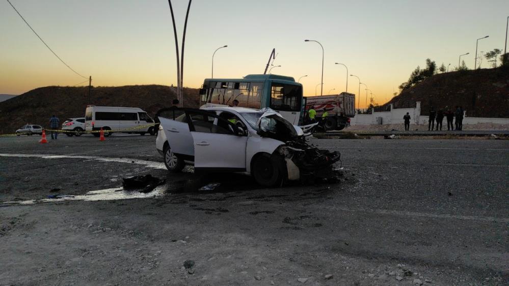 Şanlıurfa'da yolcu otobüsü otomobille çarpıştı, 11 kişi yaralandı