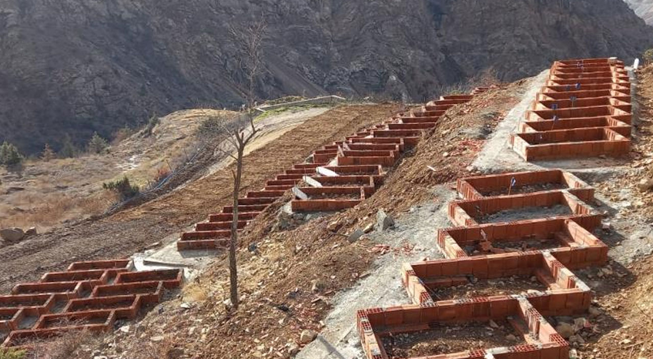 Artvin’de belediye hoparlöründen ‘mezarlarınızı taşıyın’ anonsu