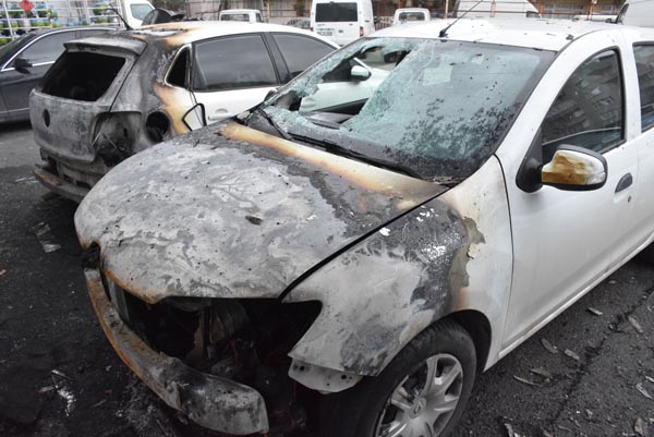 Soyamayınca kundakladılar, otopark harabeye döndü