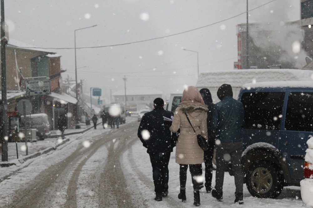 Kar yağışı hayatı olumsuz etkiledi