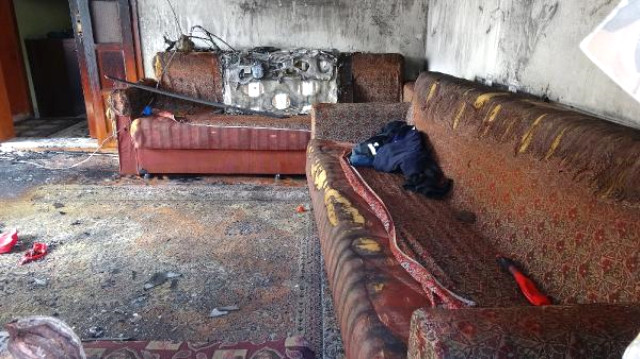 3,5 yaşındaki çocuk perdeyi yaktı, kardeşi alevler arasında kaldı