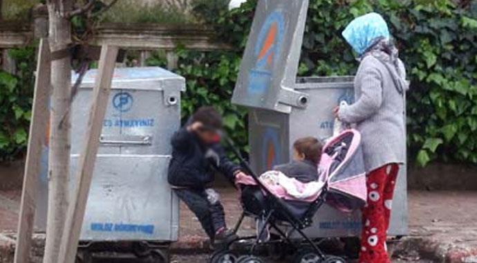 Çöpte yiyecek arıyor gibi yapan kadın esnafı bıktırdı