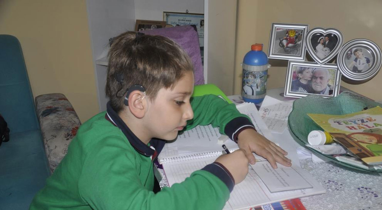 Oğluna işitme cihazı almak isteyen baba sosyal medya dolandırıcılarının tuzağına düştü!