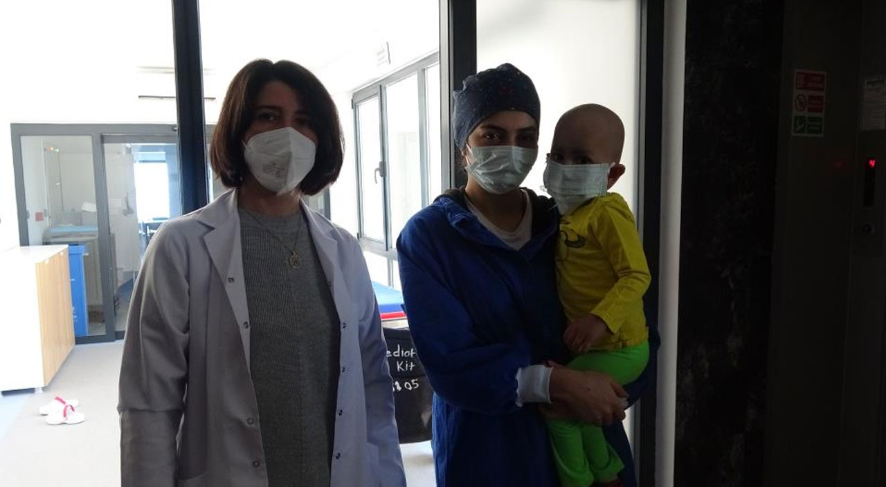 2 yaşında  2 kanser teşhisi konan Ömer ablasının iliğiyle hayata tutundu