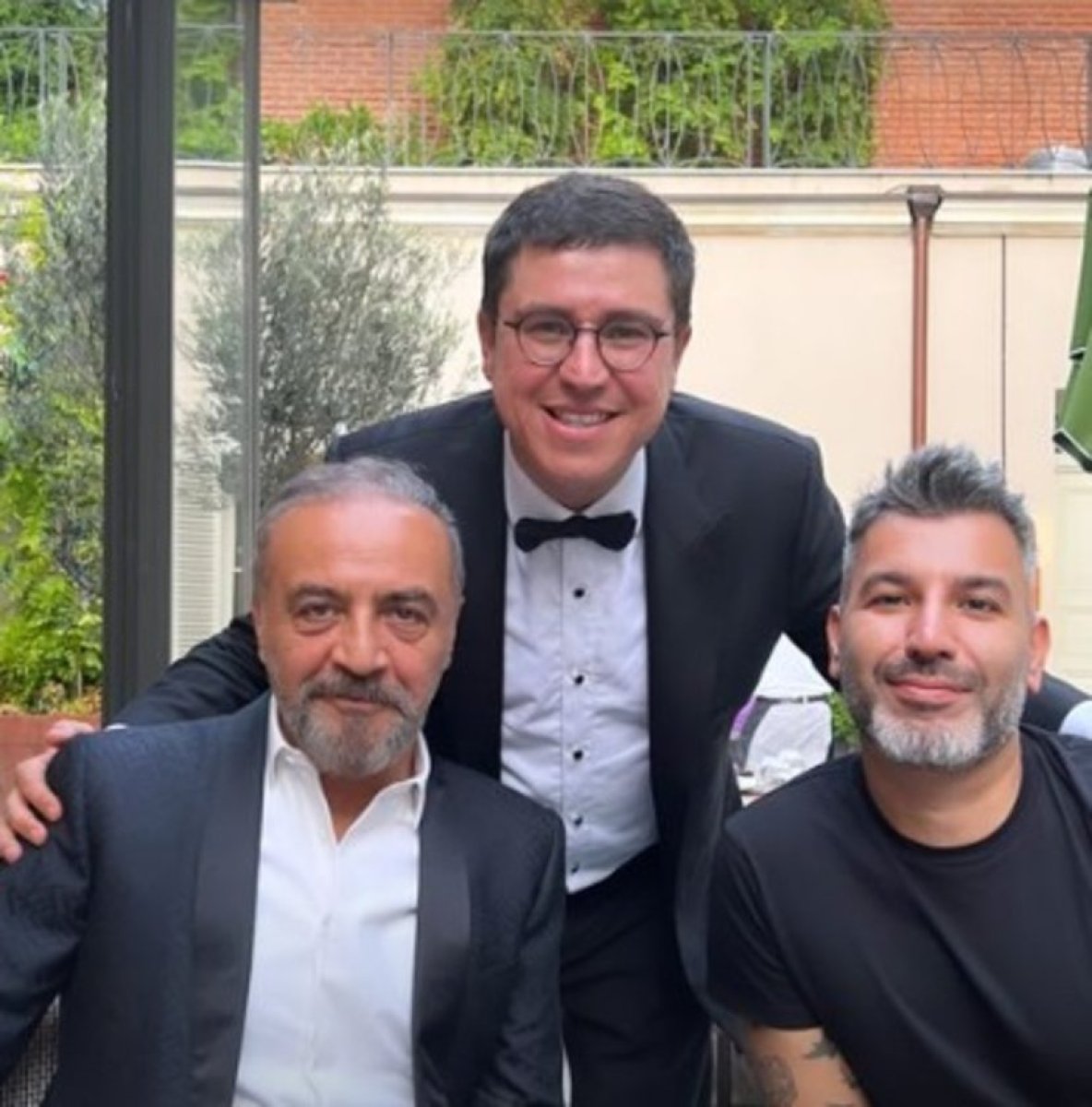Oğuzhan Koç ile evlenen Demet Özdemir'in gelinliğini görenler şaşkına döndü