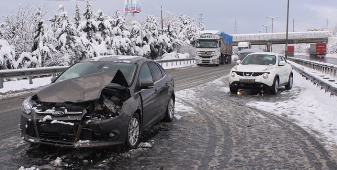 TEM'deki kaza, Ankara istikametini trafiğe kapadı