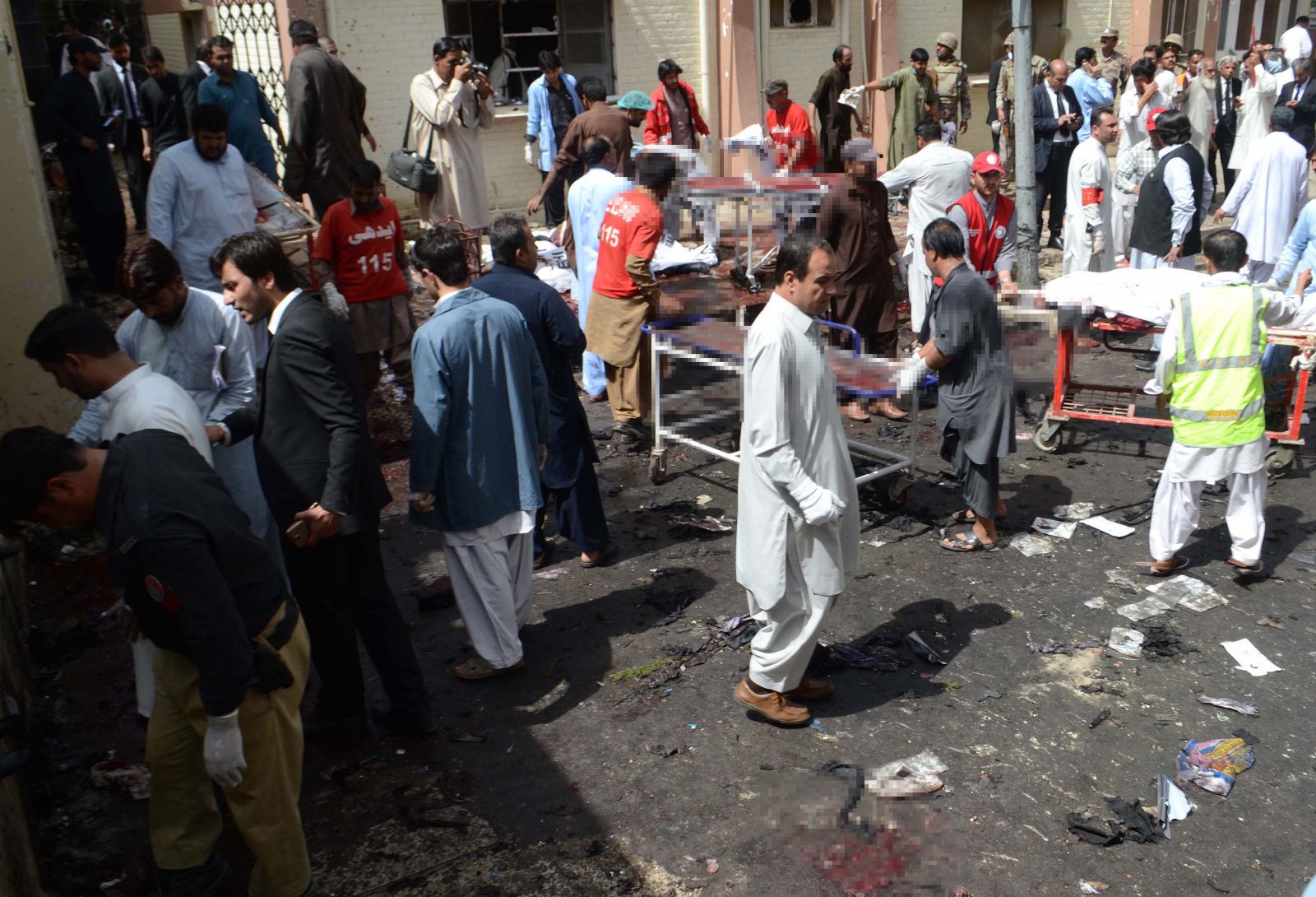 Pakistan'da kanlı saldırıda bilanço ağırlaşıyor!