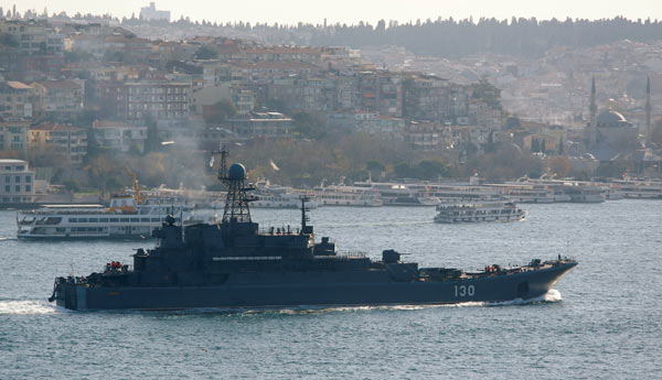 Dev Rus savaş gemisi İstanbul'dan geçti