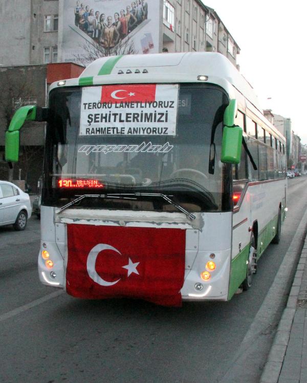 Kayseri'de 14 askerin şehit olduğu durak Türk bayraklarıyla donatıldı