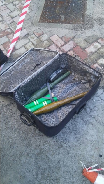 Hainler adliyeye bavul dolusu cephaneyle saldırdı