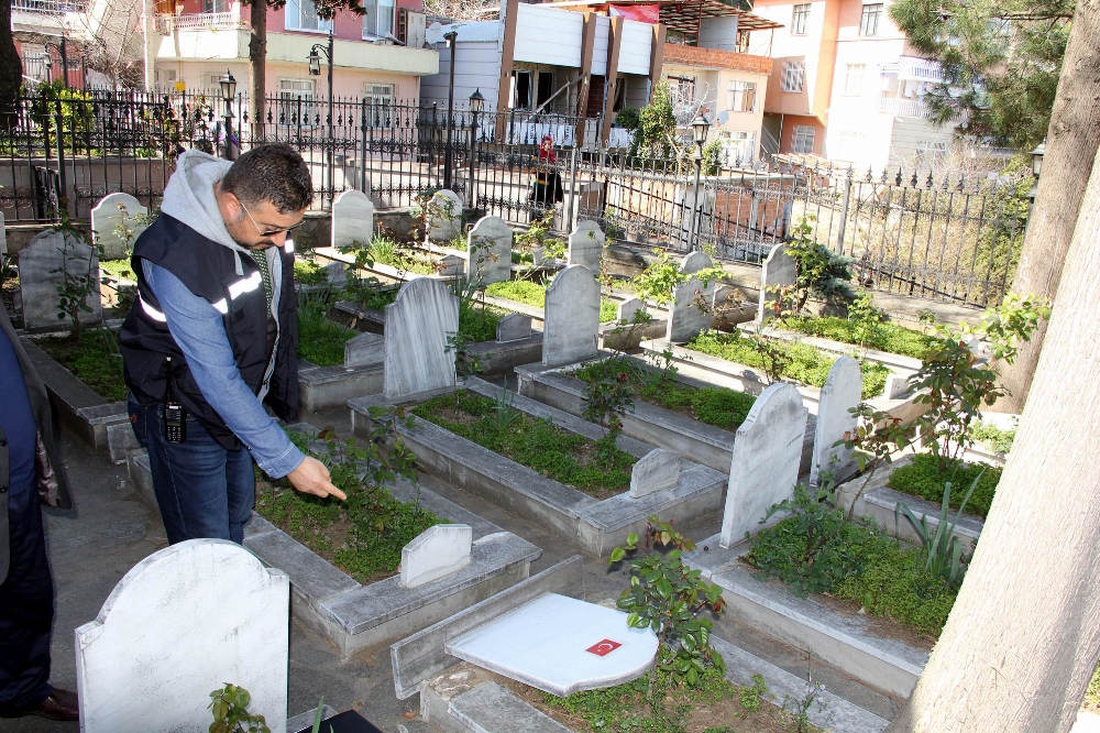 Şehitliğe çirkin saldırı!