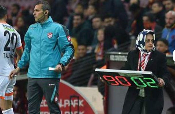 TT Arena'da herkesi meraklandıran kare