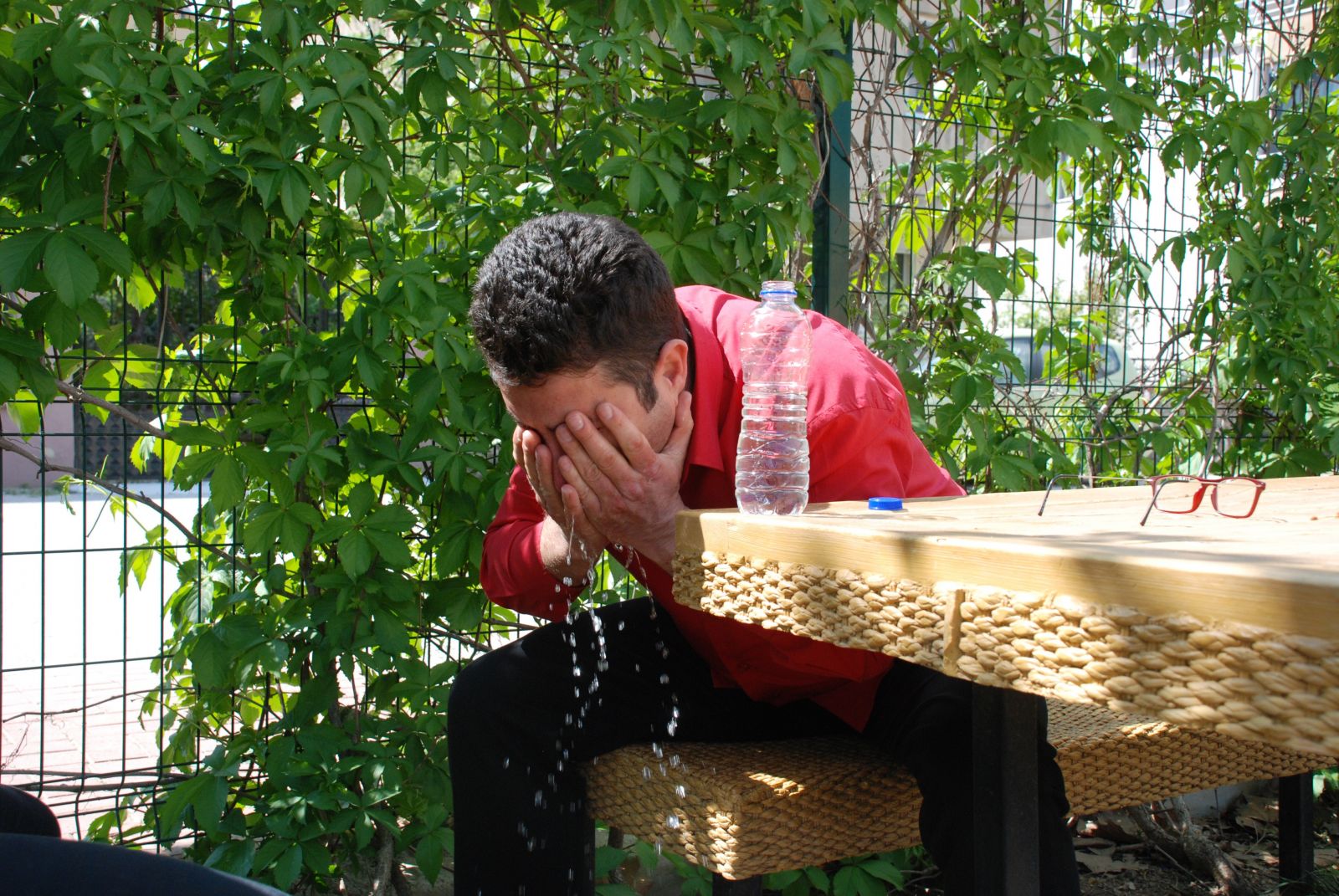 Taner Özev, 30 yıldır su içmiyor...