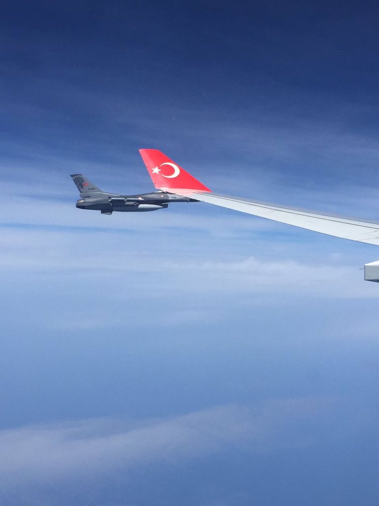 Cumhurbaşkanı Erdoğan'ın uçağına F-16'lar eşlik etti