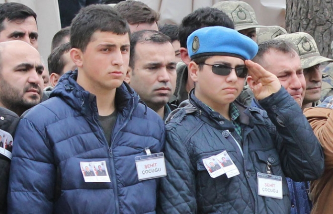 Sur şehitleri memleketlerine uğurlandı