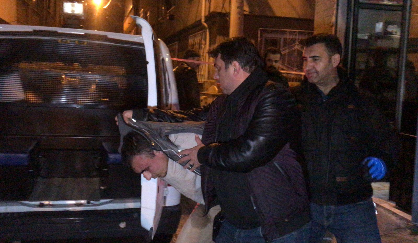Uyuşturucu operasyonunda polise ateş açıldı: 1 polis yaralı