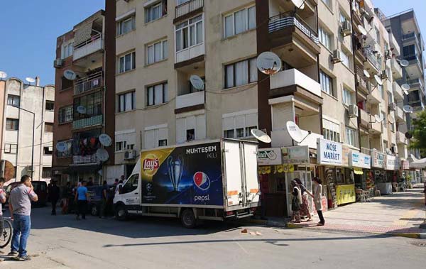 Aydın'da 8.5 aylık hamile kadın 3'üncü kattan atladı