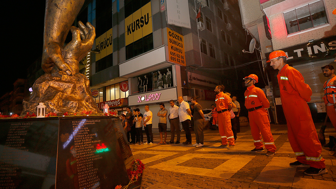 Marmara Depreminin 20. yılında hayatını kaybedenler anıldı