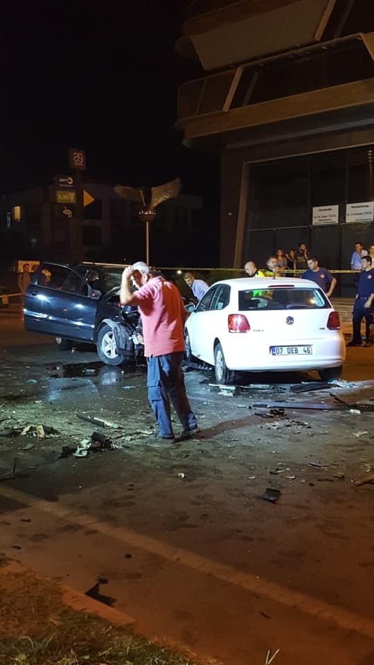 Antalya'da feci kaza: Ölüler ve yaralılar var