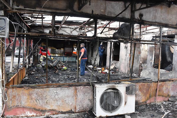 Soyamayınca kundakladılar, otopark harabeye döndü